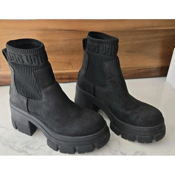 Uggs Moxy Chelsea boots womens size 6 - Picture 1 of 7